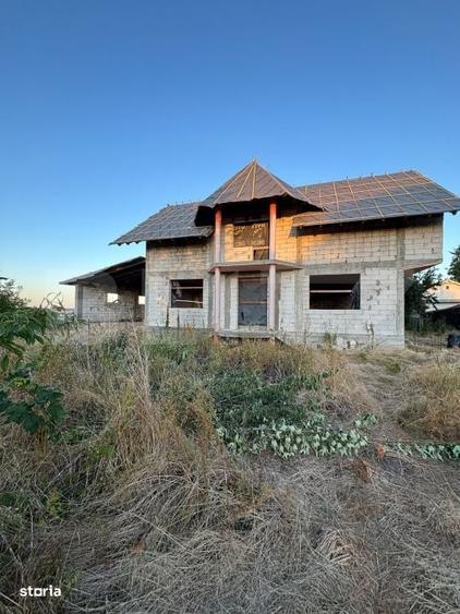 Casa la rosu, 280 mp, teren 1.400 mp, zona Udesti - 3