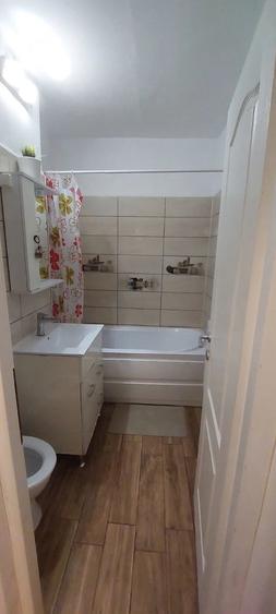 Garsonieră decomandată în Tei