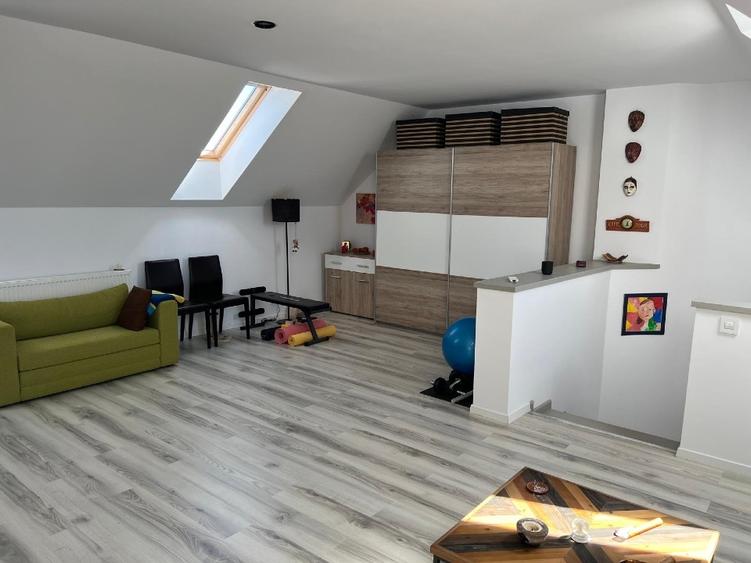 Casă cu 5 camere cu Canalizare în Central
