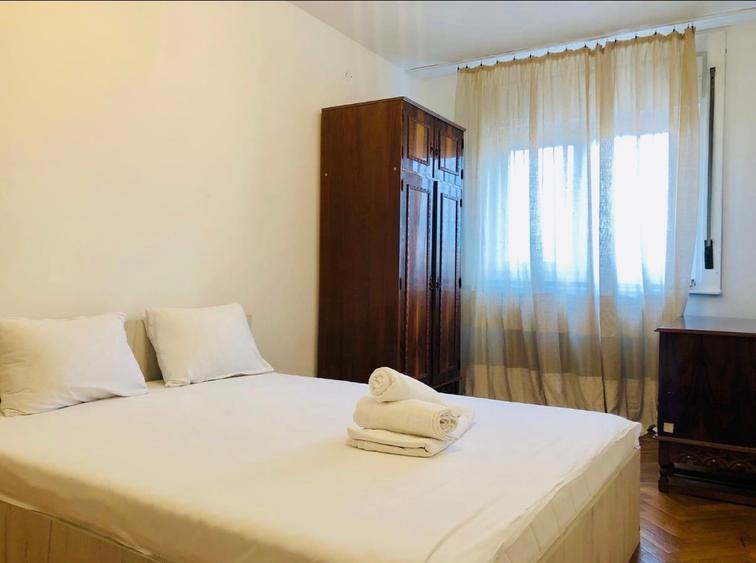Apartament cu 4 camere decomandat în Punctele Cardinale