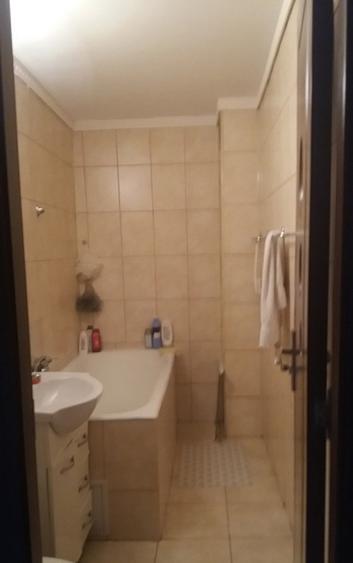 Apartament cu 3 camere decomandat în Vitan