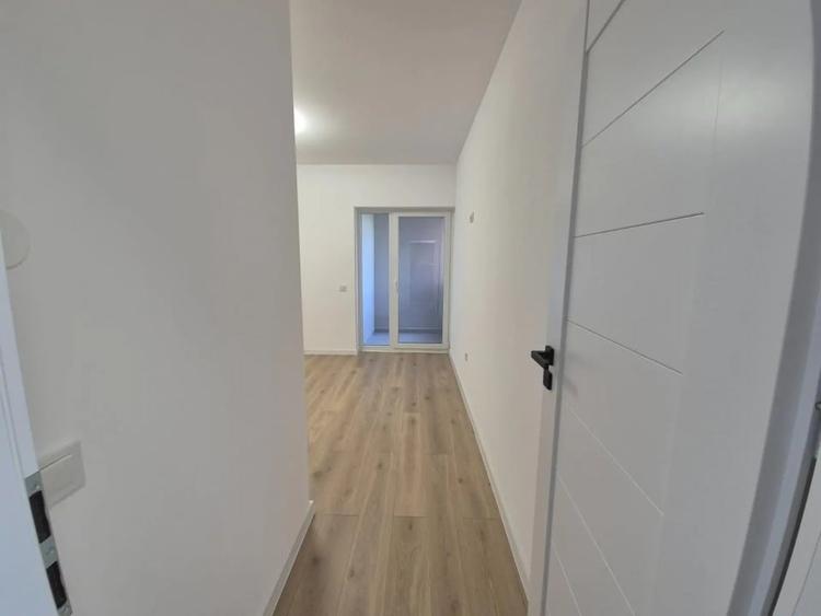 Apartament cu 3 camere decomandat în Periferie