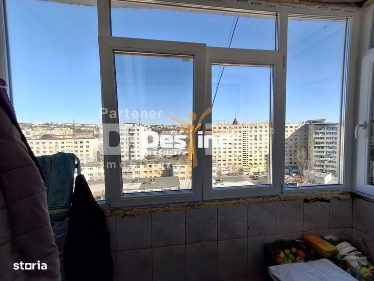 Apartament cu 3 camere semidecomandat în Alexandru cel Bun