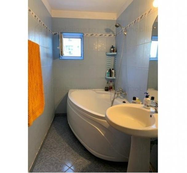 Apartament cu 3 camere decomandat în Vitan