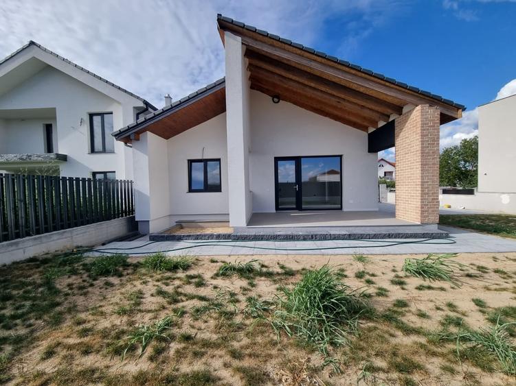 Casă individuală cu 4 camere cu Teren 575 Mp în Cetate