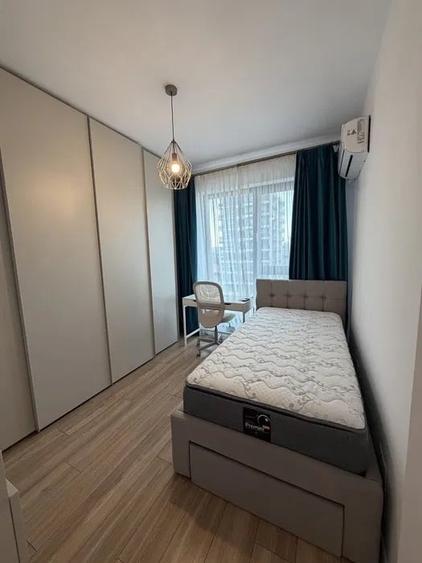 Apartament cu 3 camere semidecomandat, mobilat în Pipera