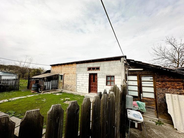 Casă cu Teren 2470 Mp în Mârțești