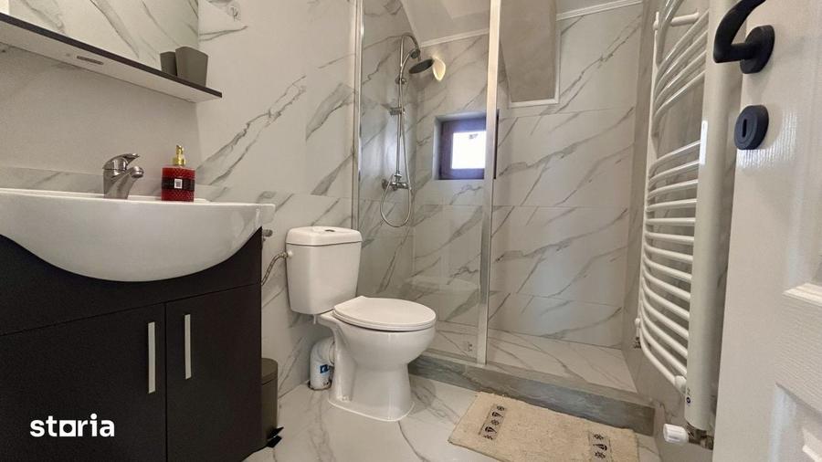 Casă cu 7 camere cu Teren 250 Mp în Nord