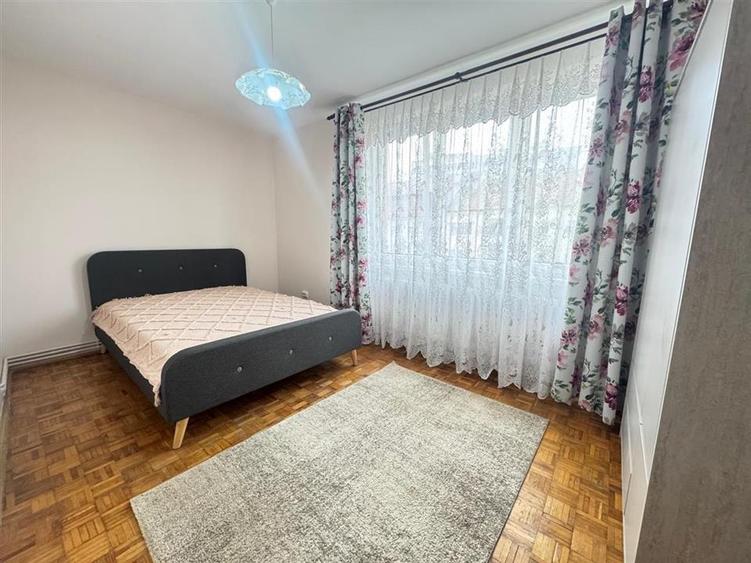 Apartament 4 camere cu balcon zona Cedonia - 1