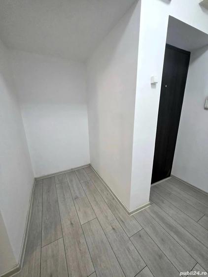 De vanzare apartament cu 4 camere, zona Pietei, complet renovat, 76.490 euro - 2