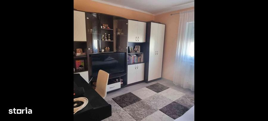 PB ,52 mp, et 3/4, Pia?a Rogerius, mobilat - 6