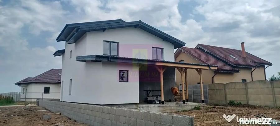 Casă cu 5 camere cu Teren 435 Mp în Săbăreni