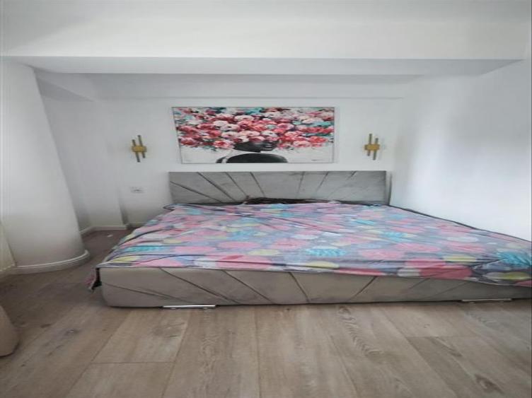 Apartament cu 3 camere decomandat, mobilat în Bucșinescu