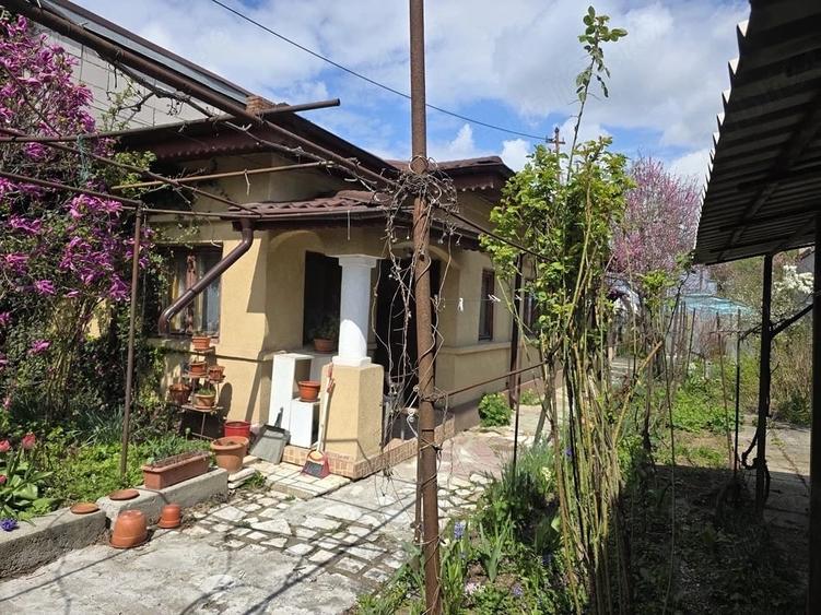 CASĂ DE VÂNZARE CU 4 CAMERE IN ZONA ȘOSEAUA CHITILEI SEC.1 VIZAVI DE MAAL  COLOS - 1