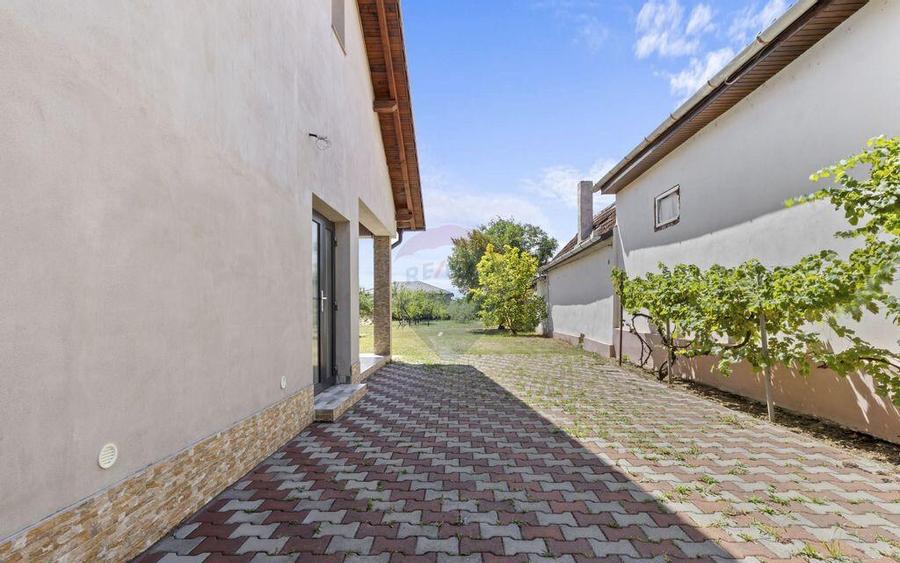 Casa noua 246 mp cu teren 1363 mp de vanzare Sannicolau... - 2