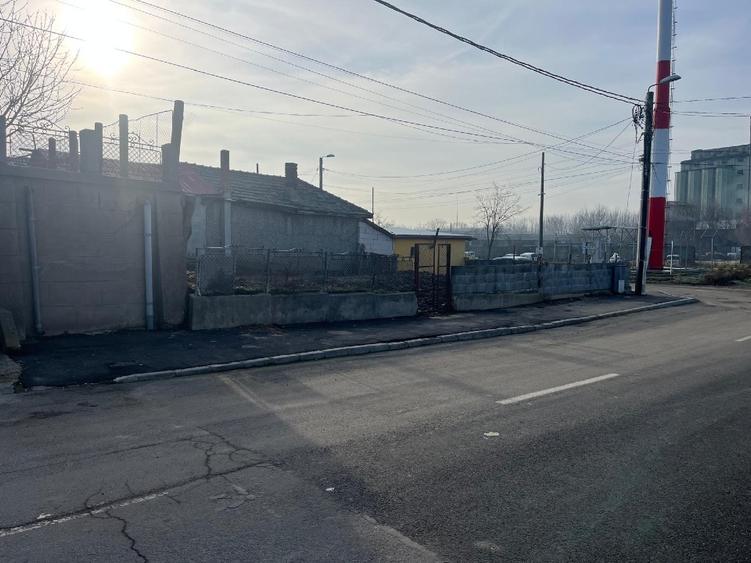 Teren intravilan curti constructii in apropiere de parcul central, piata, liceu - 2