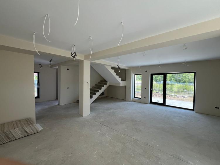 Vila in apropiere Mega Image Moara - 17