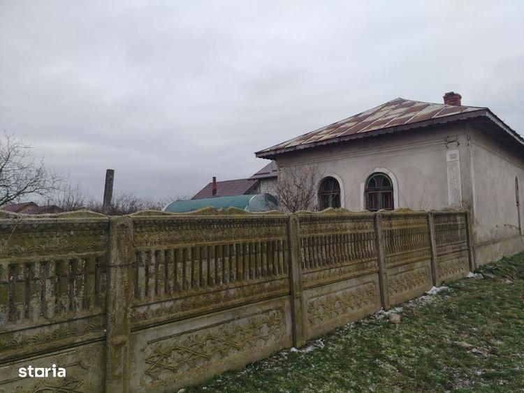 Teren intravilan 1080 mp + casa demolabila Cosoveni - 1