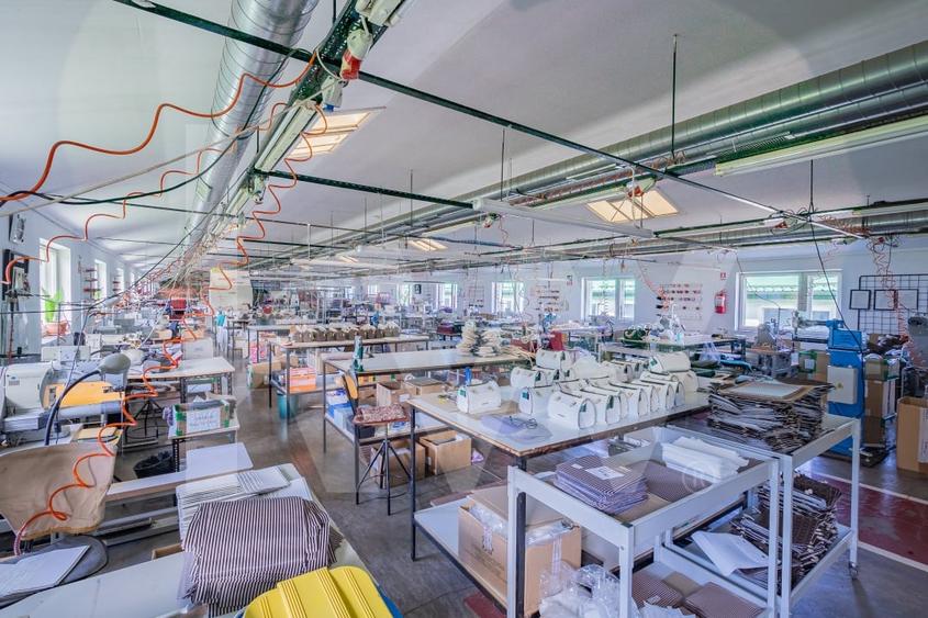 Proprietate industriala cu hale moderne, teren generos si acces Autostrada A1 - 12