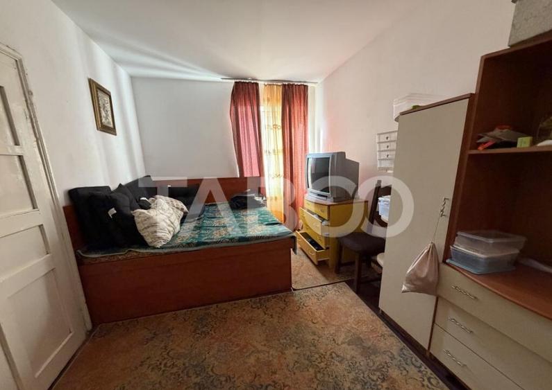 Casa de vanzare 4 camere 160 mpu teren liber 146 m zona Cet - 7