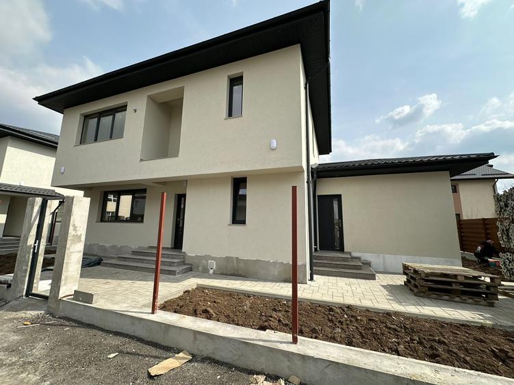 Casa individuala P+1+Pod,  5 camere  Teren 344 mp - 1