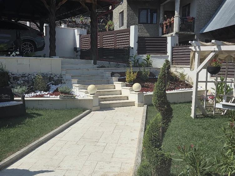 Casă cu 6 camere cu Teren 950 Mp în Fieni