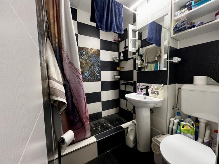 Apartament spatios, 3 camere, decomandat, etaj 1 - Calea Sagului - 12