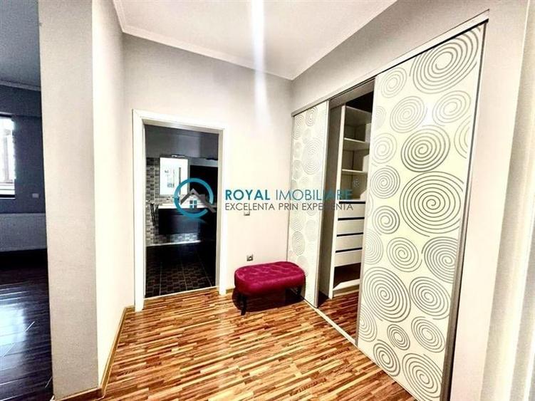 Royal Imobiliare - Vanzare apartament 3 camere zona 9 Mai - 5
