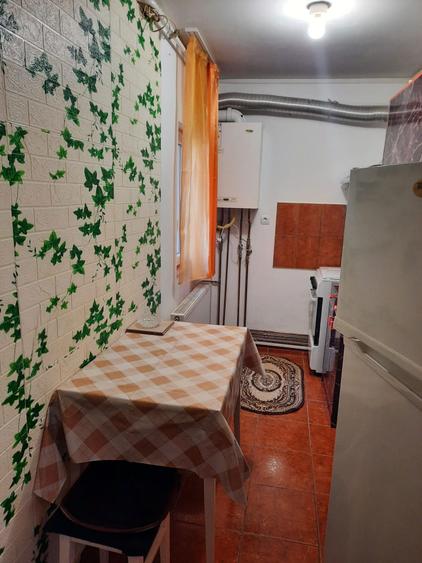 Se inchireaza pe perioada lunga apartament cu o camera,bucatarie,baie,hol,balcon decomandat.Incalzire proprie,bucatarie complet utilata,recent renovat - 5