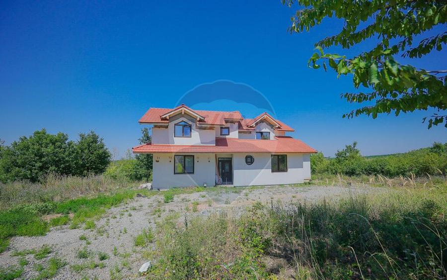 De vanzare casa cu un proiect deosebit, la ro?u , Str.... - 1