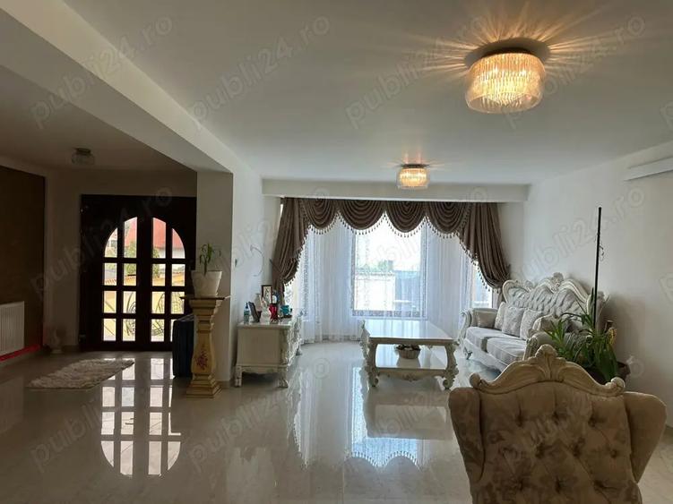 Casa de vanzare zona targul saptamanal - 2