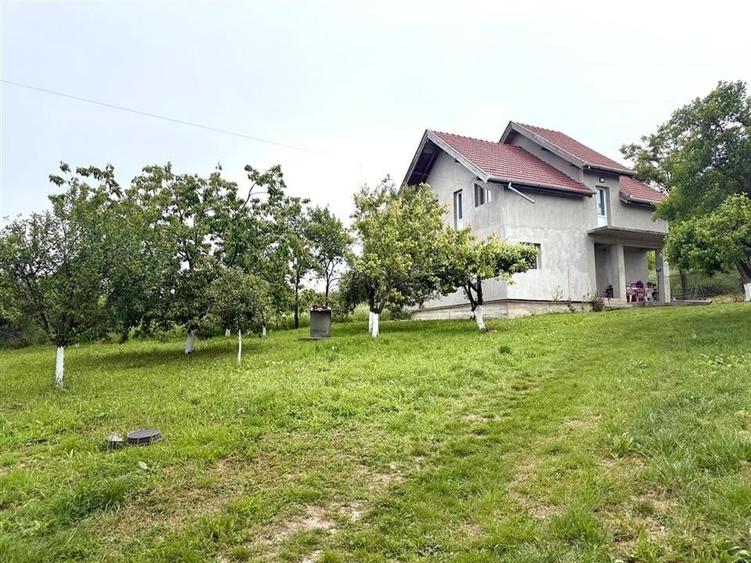CASA CU TEREN 800 MP | ZONA  DEALURI | STRADA SOFIEI | ORADEA - 1