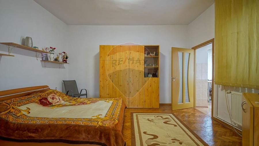 Casa spatioasa cu teren generos, in zona centrala a Sacelelor - 3