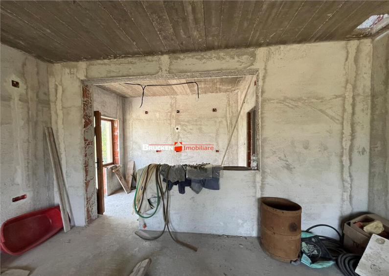 Casa de in zona centrala din Petreu - 14