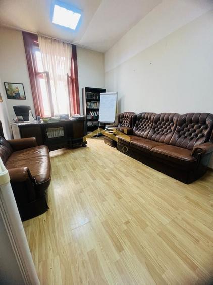 Apartament (pretabil pentru Birou ,Cabinet etc.) de vanzare in centru. - 1