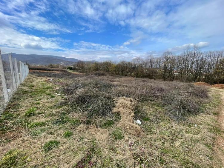 Teren intravilan de vânzare | Zona Schit | Alba Iulia | 885 mp | 2 fronturi - 1