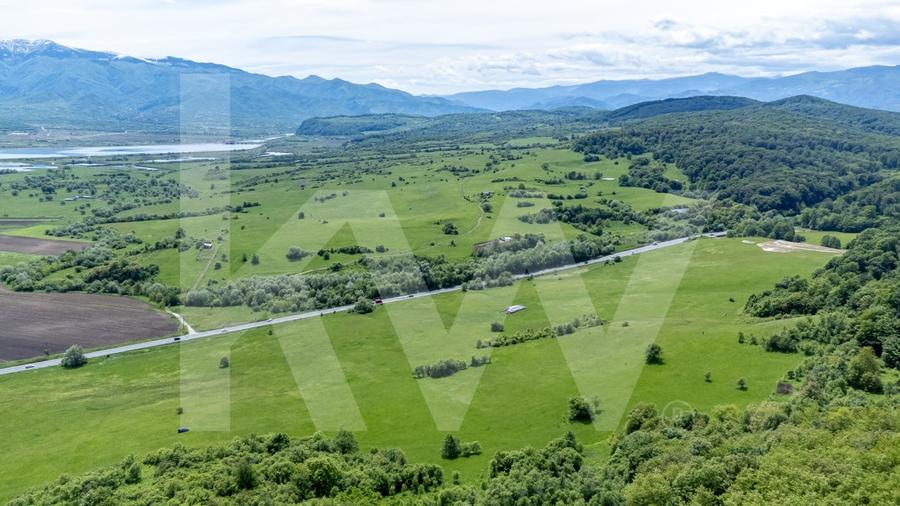 Teren de vanzare – 4.000 mp la intrare in Bradu, judetul Sibiu - 4