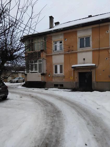 Vand aparrament 3 camere in casa cu 4 apartamente - 1
