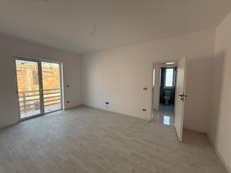 Apartament cu 3 camere decomandat în Giroc