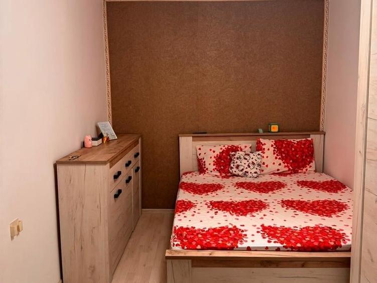 Apartament cu 2 camere semidecomandat, mobilat în Craiovița Nouă