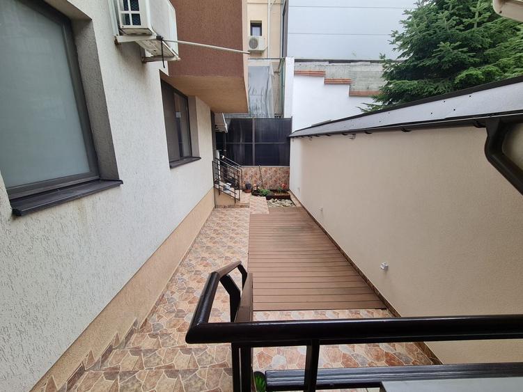 Apartament cu 4 camere decomandat în Herăstrău