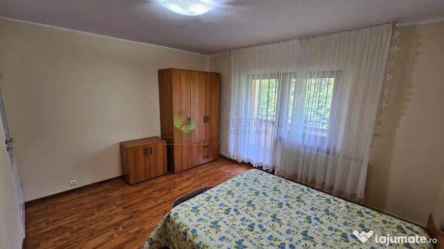 Apartament cu 3 camere decomandat în Răcădău