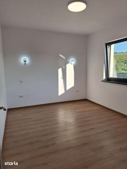 Casă cu 4 camere cu Teren 550 Mp în Central