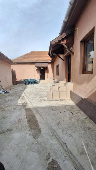 Casă cu 6 camere cu Teren 479 Mp în Ghiroda