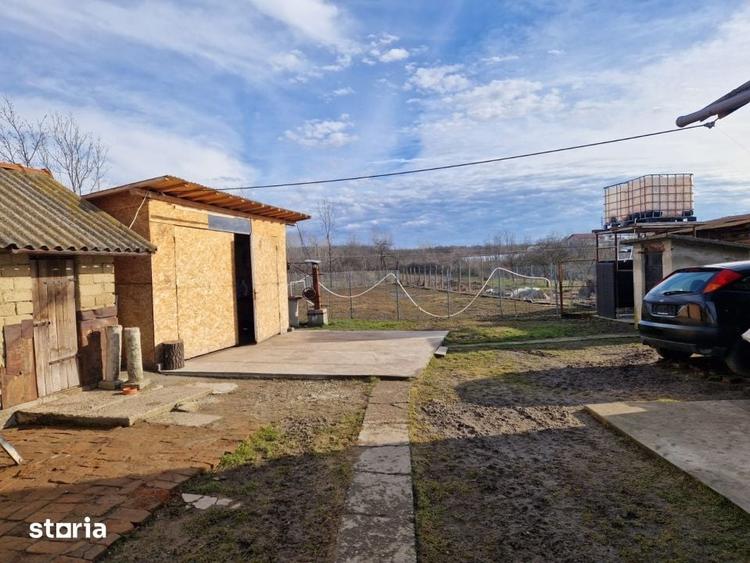 Casă cu 2 camere cu Teren 1686 Mp în Găvănești