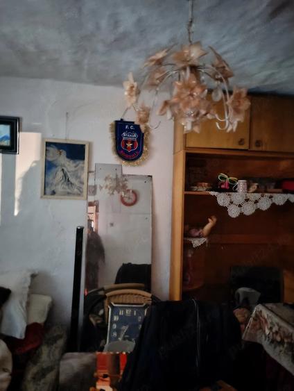 Casă cu 2 camere cu Teren 1800 Mp în Central