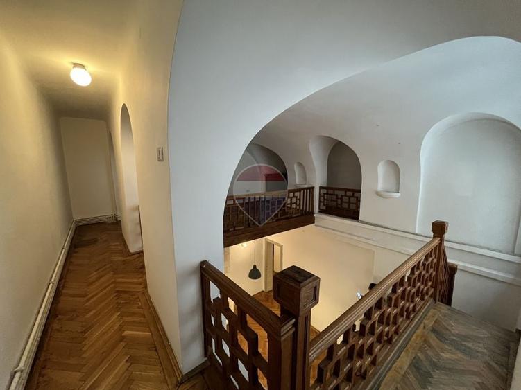 Apartament cu 4 camere circular în Dacia