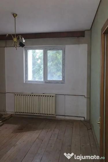 Apartament cu 4 camere decomandat în Aviației