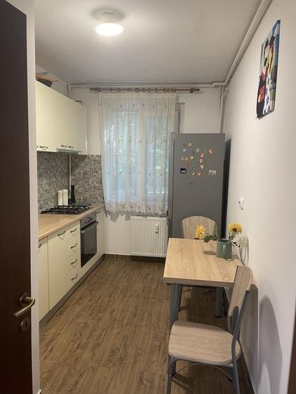 Apartament cu 2 camere semidecomandat, mobilat în Gorjului