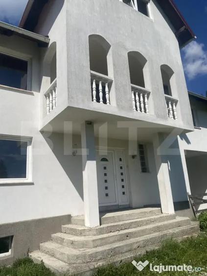 Casă cu 5 camere cu Teren 1755 Mp în Central